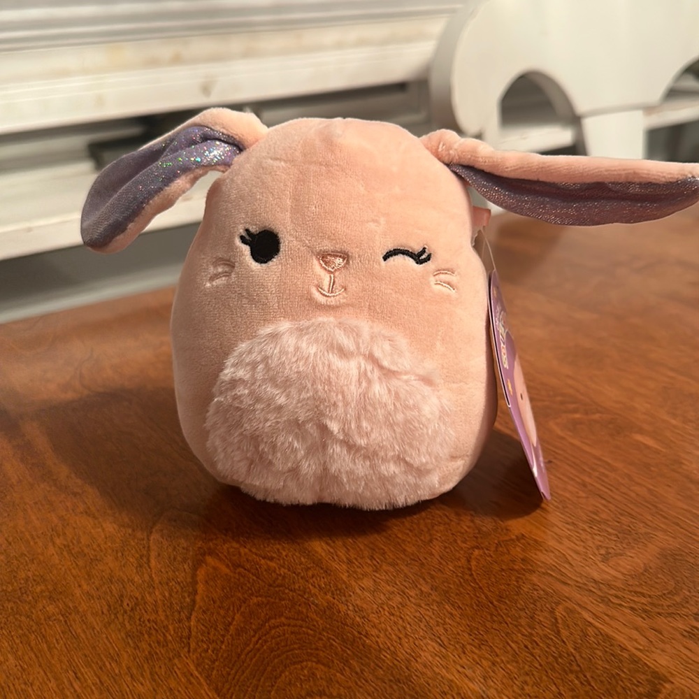 Satine 5"
Squishmallows - Picture 1 of 7